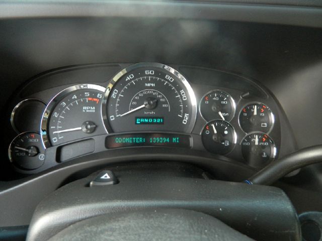 2004 Cadillac Escalade ESV 323ci