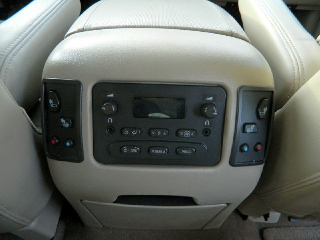 2004 Cadillac Escalade ESV 323ci