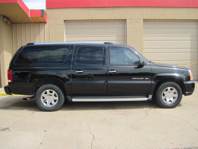 2004 Cadillac Escalade ESV SR5 Sport Utility 4D