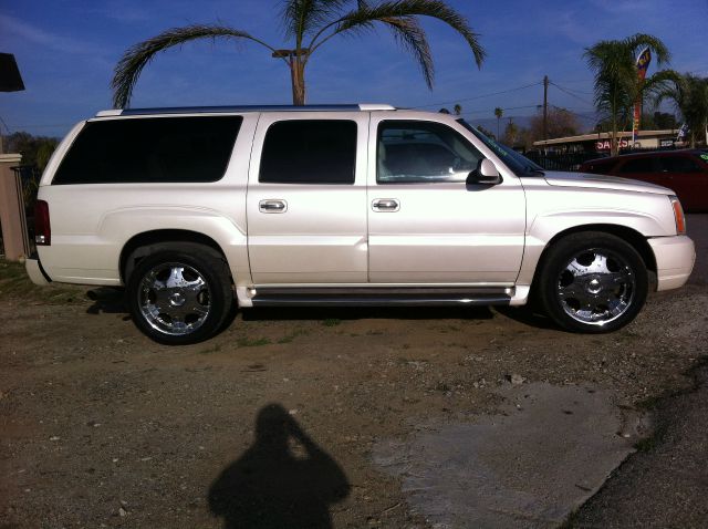 2004 Cadillac Escalade ESV SR5 Sport Utility 4D