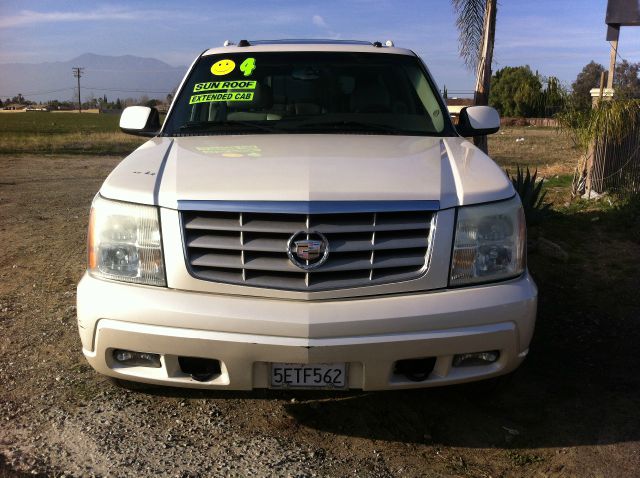 2004 Cadillac Escalade ESV SR5 Sport Utility 4D