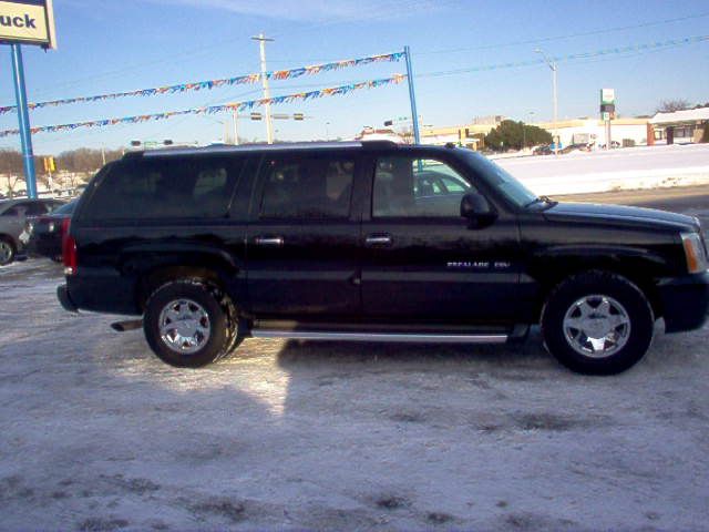 2004 Cadillac Escalade ESV SR5 Sport Utility 4D