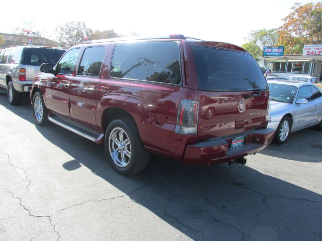 2004 Cadillac Escalade ESV 323ci