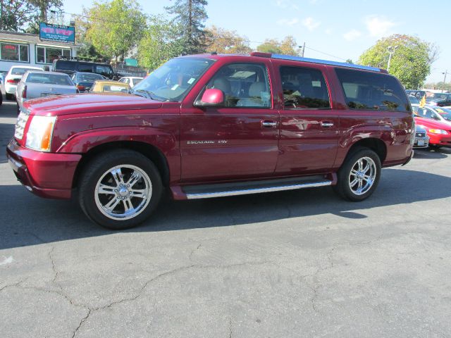 2004 Cadillac Escalade ESV 323ci