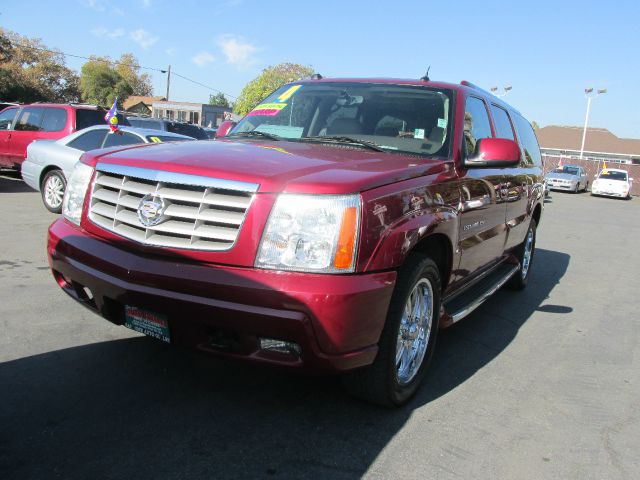 2004 Cadillac Escalade ESV 323ci