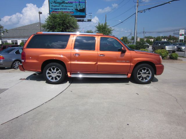 2004 Cadillac Escalade ESV 323ci