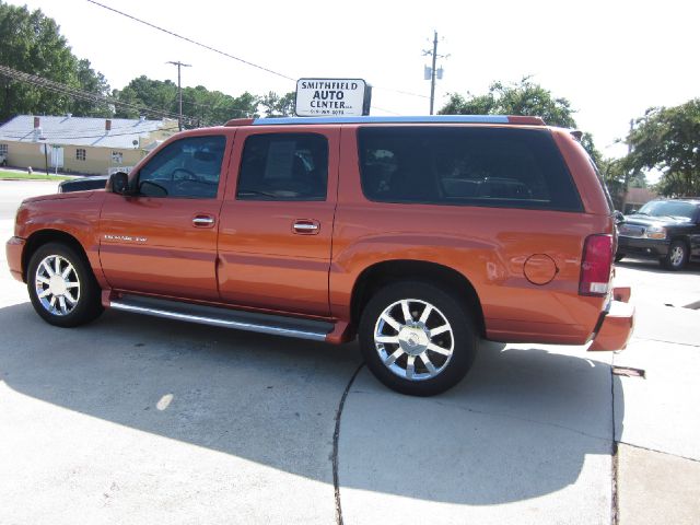 2004 Cadillac Escalade ESV 323ci