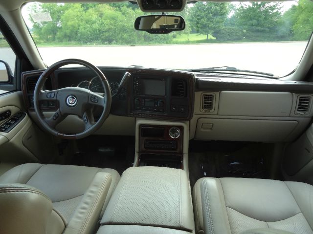 2005 Cadillac Escalade ESV 323ci