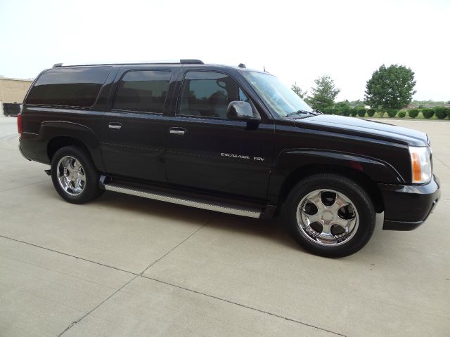 2005 Cadillac Escalade ESV 323ci