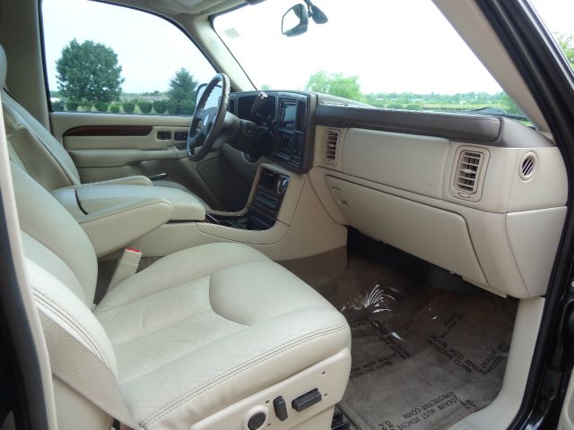 2005 Cadillac Escalade ESV 323ci