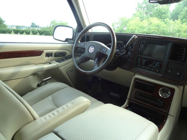 2005 Cadillac Escalade ESV 323ci