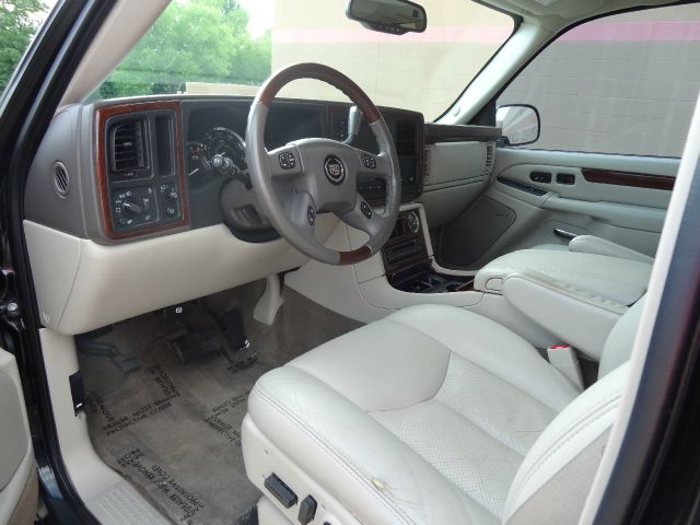 2005 Cadillac Escalade ESV 323ci