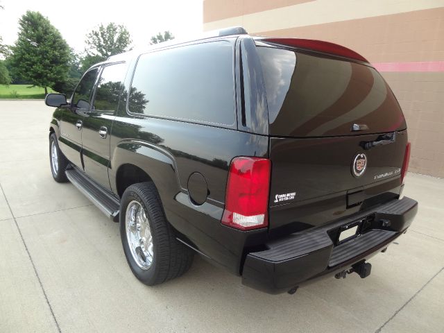 2005 Cadillac Escalade ESV 323ci