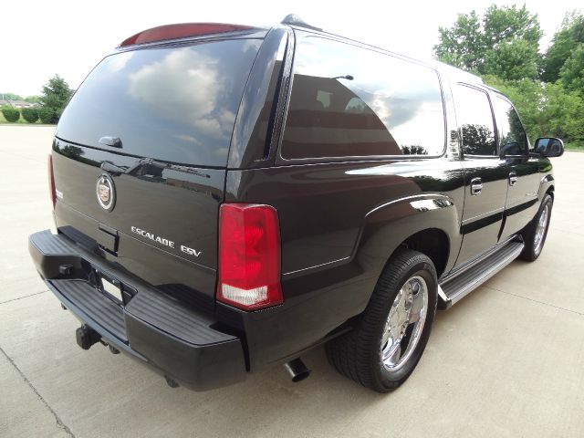 2005 Cadillac Escalade ESV 323ci