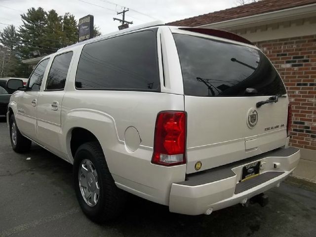 2005 Cadillac Escalade ESV SR5 Sport Utility 4D