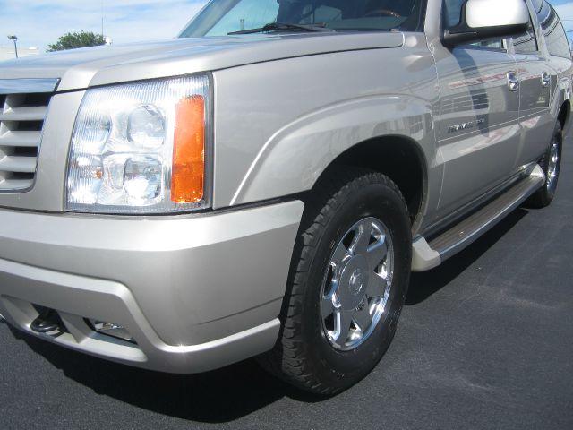 2005 Cadillac Escalade ESV SR5 Sport Utility 4D