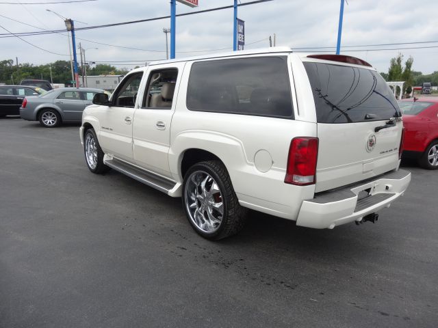 2005 Cadillac Escalade ESV 323ci