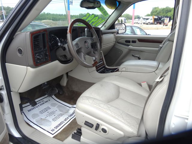 2005 Cadillac Escalade ESV 323ci