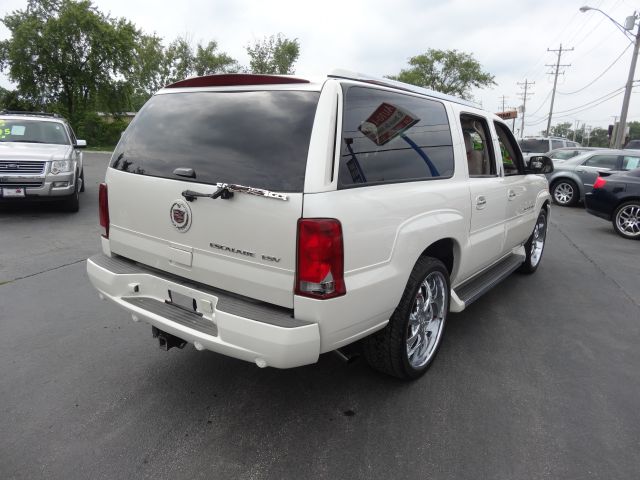 2005 Cadillac Escalade ESV 323ci