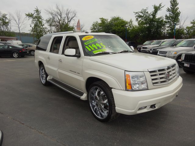 2005 Cadillac Escalade ESV 323ci