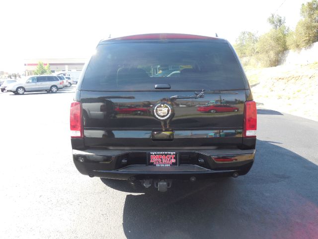 2005 Cadillac Escalade ESV SR5 Sport Utility 4D