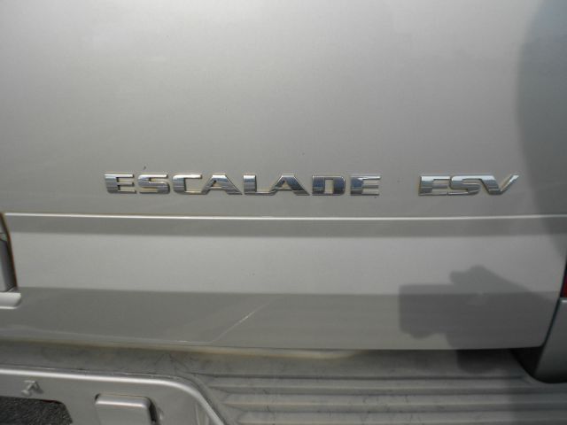 2005 Cadillac Escalade ESV 323ci