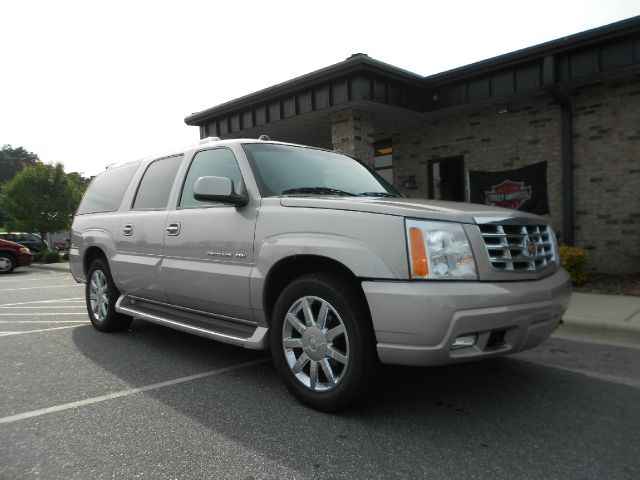 2005 Cadillac Escalade ESV 323ci