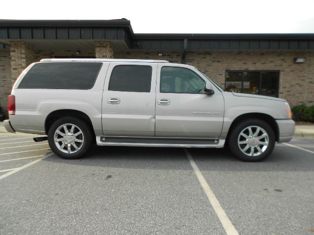 2005 Cadillac Escalade ESV 323ci