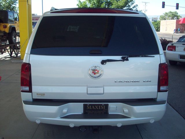 2005 Cadillac Escalade ESV 323ci