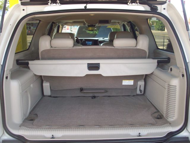 2005 Cadillac Escalade ESV 323ci