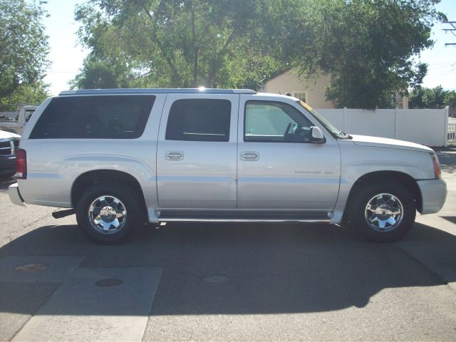 2005 Cadillac Escalade ESV 323ci