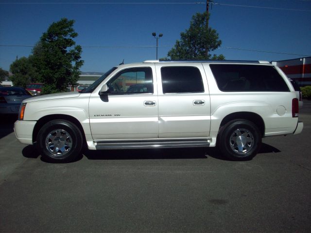 2005 Cadillac Escalade ESV 323ci