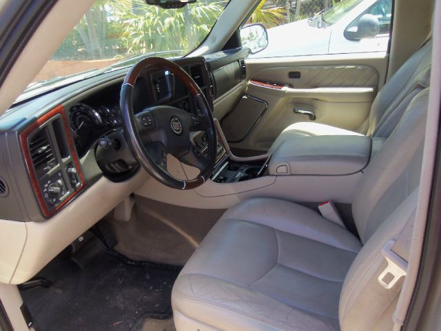 2005 Cadillac Escalade ESV SR5 Sport Utility 4D