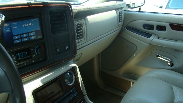 2005 Cadillac Escalade ESV SR5 Sport Utility 4D