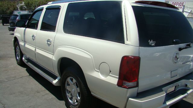 2005 Cadillac Escalade ESV SR5 Sport Utility 4D