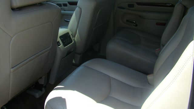 2005 Cadillac Escalade ESV SR5 Sport Utility 4D