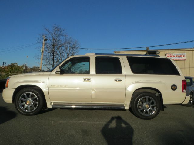 2005 Cadillac Escalade ESV 323ci