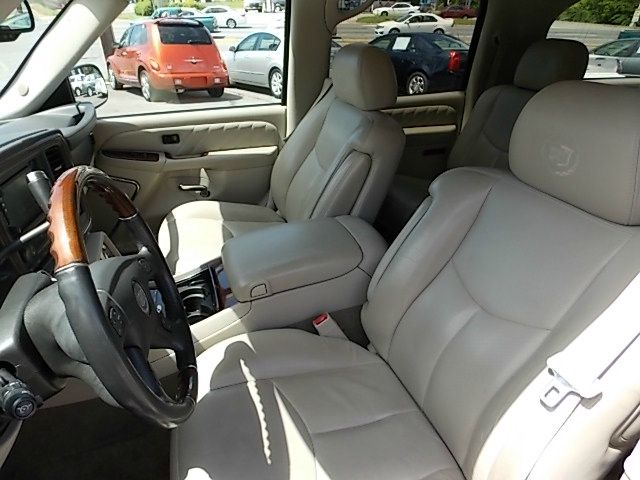 2005 Cadillac Escalade ESV 323ci