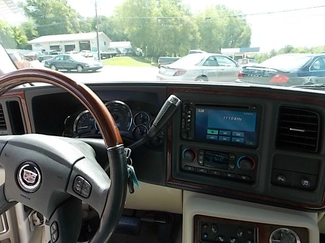 2005 Cadillac Escalade ESV 323ci