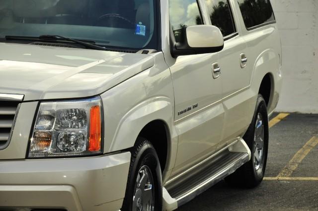 2005 Cadillac Escalade ESV SR5 Sport Utility 4D