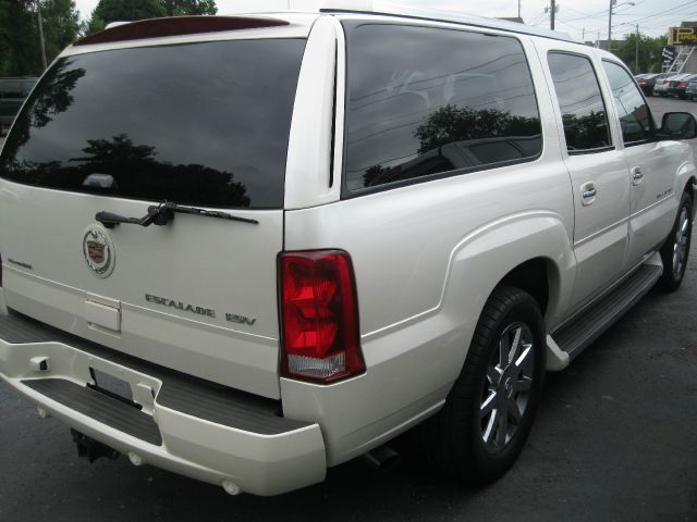 2005 Cadillac Escalade ESV 323ci