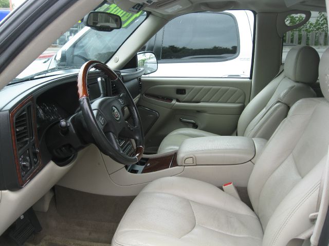 2005 Cadillac Escalade ESV 323ci