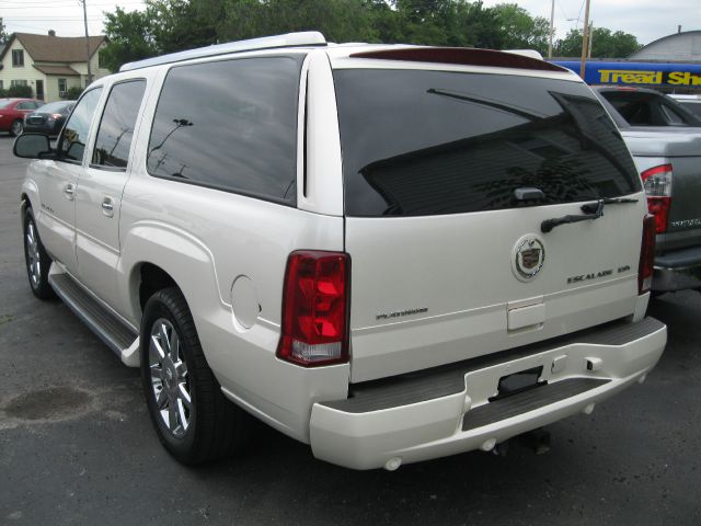 2005 Cadillac Escalade ESV 323ci