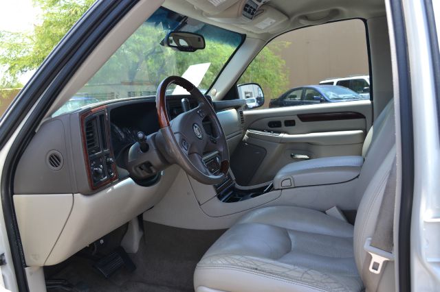 2005 Cadillac Escalade ESV SR5 Sport Utility 4D