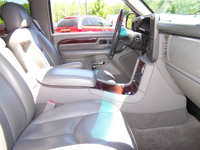 2006 Cadillac Escalade ESV 323ci