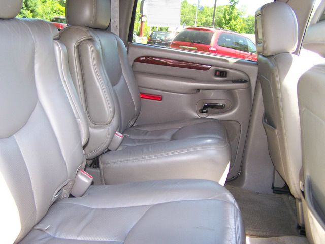 2006 Cadillac Escalade ESV 323ci