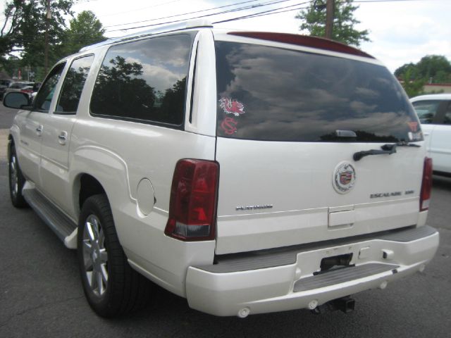 2006 Cadillac Escalade ESV 323ci