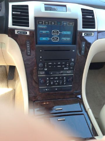 2007 Cadillac Escalade ESV SR5 Sport Utility 4D