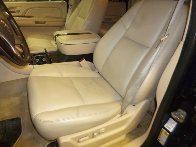 2007 Cadillac Escalade ESV SR5 Sport Utility 4D