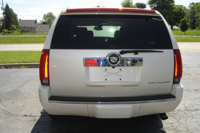 2007 Cadillac Escalade ESV SR5 Sport Utility 4D